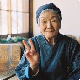 woman with peace sign